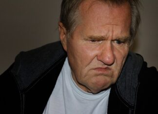 Jakim papierem szlifować żywicę?