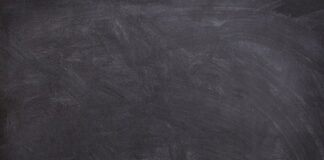 Co założyć do czarnych legginsów?