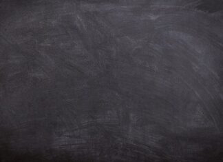 Co założyć do czarnych legginsów?