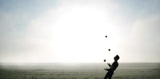 Jak żonglować jedną ręką?