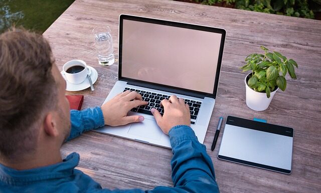 Jak się pisze konserwator?