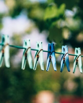 Jak zapiąć muchę na zapięcie?