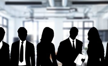 Do jakich spodni nosić mokasyny?