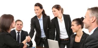 Czy na garnitur zakłada się kurtkę? Czy na garnitur zakłada się kurtkę?